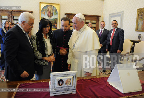 Città del Vaticano, 16 maggio 2015.Il Santo Padre Francesco ha ricevuto in Udienza S.E. il Sig. Mahmoud Abbas, Presidente dello Stato di Palestina, Biblioteca privata.. ©Riccardo Musacchio & Flavio Ianniello/Rosebud2