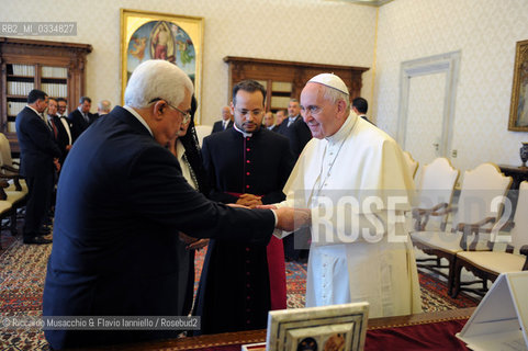 Città del Vaticano, 16 maggio 2015.Il Santo Padre Francesco ha ricevuto in Udienza S.E. il Sig. Mahmoud Abbas, Presidente dello Stato di Palestina, Biblioteca privata.. ©Riccardo Musacchio & Flavio Ianniello/Rosebud2