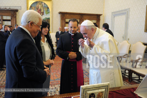 Città del Vaticano, 16 maggio 2015.Il Santo Padre Francesco ha ricevuto in Udienza S.E. il Sig. Mahmoud Abbas, Presidente dello Stato di Palestina, Biblioteca privata.. ©Riccardo Musacchio & Flavio Ianniello/Rosebud2