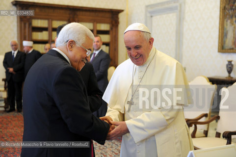 Città del Vaticano, 16 maggio 2015.Il Santo Padre Francesco ha ricevuto in Udienza S.E. il Sig. Mahmoud Abbas, Presidente dello Stato di Palestina, Biblioteca privata.. ©Riccardo Musacchio & Flavio Ianniello/Rosebud2