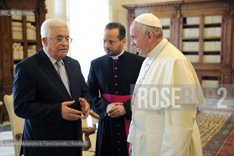 Città del Vaticano, 16 maggio 2015.Il Santo Padre Francesco ha ricevuto in Udienza S.E. il Sig. Mahmoud Abbas, Presidente dello Stato di Palestina, Biblioteca privata.. ©Riccardo Musacchio & Flavio Ianniello/Rosebud2