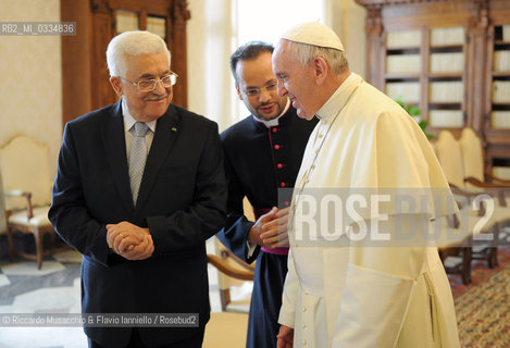 Città del Vaticano, 16 maggio 2015.Il Santo Padre Francesco ha ricevuto in Udienza S.E. il Sig. Mahmoud Abbas, Presidente dello Stato di Palestina, Biblioteca privata.. ©Riccardo Musacchio & Flavio Ianniello/Rosebud2