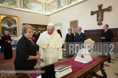 Città del Vaticano, Biblioteca 05 06 2015.Udienza del Santo Padre Francesco al Presidente del Cile, S.E. la Sig.ra Verónica Michelle Bachelet Jeria.. ©Riccardo Musacchio & Flavio Ianniello/Rosebud2