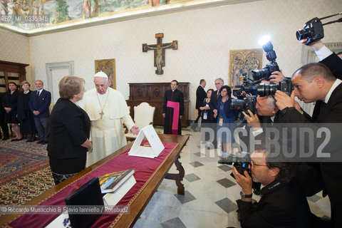 Città del Vaticano, Biblioteca 05 06 2015.Udienza del Santo Padre Francesco al Presidente del Cile, S.E. la Sig.ra Verónica Michelle Bachelet Jeria.. ©Riccardo Musacchio & Flavio Ianniello/Rosebud2