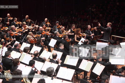 Roma, Auditorium Parco della Musica 06 11 2010.Stagione di Musica Sinfonica.Orchestra e Coro dellAccademia di Santa Cecilia.Kirill Petrenko direttore . ©Riccardo Musacchio & Flavio Ianniello/Rosebud2