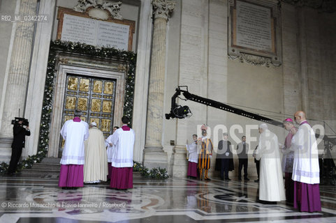 Città del Vaticano, Basilica di San Pietro 08 12 2015.Giubileo della Misericordia, Papa Francesco apre la Porta Santa..Nella foto: il Papa Emerito Benedetto XVI. ©Riccardo Musacchio & Flavio Ianniello/Rosebud2