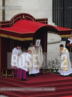 Città del Vaticano, Basilica di San Pietro 08 12 2015.Giubileo della Misericordia, Papa Francesco presiede la Santa Messa prima dell apertura della Porta Santa.. ©Riccardo Musacchio & Flavio Ianniello/Rosebud2