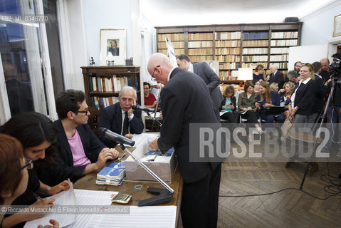 Roma, Casa Bellonci 15 06 2016.I Finalisti della LXX edizione del ‎PremioStrega:.La scuola cattolica (Rizzoli) di Edoardo Albinati con voti 202.L’uomo del futuro (Libri Mondadori) di Eraldo Affinati con voti 160.Se avessero (Garzanti Libri) di Vittorio Sermonti con voti 156.Il cinghiale che uccise Liberty Valance (minimum fax) di Giordano Meacci con voti 138.La femmina nuda (La Nave di Teseo) di Elena Stancanelli con voti 102. ©Riccardo Musacchio & Flavio Ianniello/Rosebud2