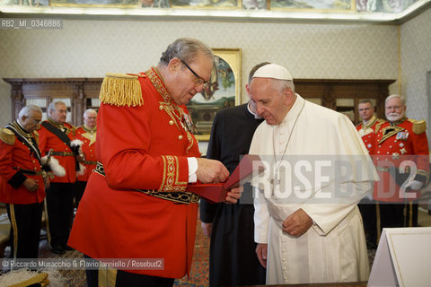 Città del Vaticano 23 06 2016.Papa Francesco riceve in udienza, in Vaticano, il Gran Maestro Fra’ Matthew Festing assieme ad altri dieci Cavalieri dell’Ordine di Malta tutti vestiti con la divisa di ordinanza. ©Riccardo Musacchio & Flavio Ianniello/Rosebud2