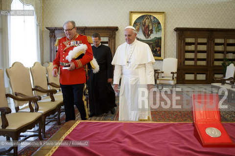 Città del Vaticano 23 06 2016.Papa Francesco riceve in udienza, in Vaticano, il Gran Maestro Fra’ Matthew Festing assieme ad altri dieci Cavalieri dell’Ordine di Malta tutti vestiti con la divisa di ordinanza. ©Riccardo Musacchio & Flavio Ianniello/Rosebud2