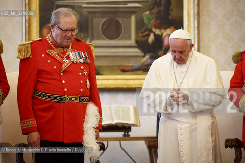 Città del Vaticano 23 06 2016.Papa Francesco riceve in udienza, in Vaticano, il Gran Maestro Fra’ Matthew Festing assieme ad altri dieci Cavalieri dell’Ordine di Malta tutti vestiti con la divisa di ordinanza. ©Riccardo Musacchio & Flavio Ianniello/Rosebud2