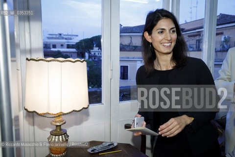 Roma, Casa Bellonci 14 06 2017.Cinquina LXXI Premio Strega .Paolo Cognetti, Wanda Marasco, Alberto Rollo, Teresa Ciabatti e Matteo Nucci..Nella foto: la Sindaca Virginia Raggi al voto. ©Riccardo Musacchio & Flavio Ianniello/Rosebud2