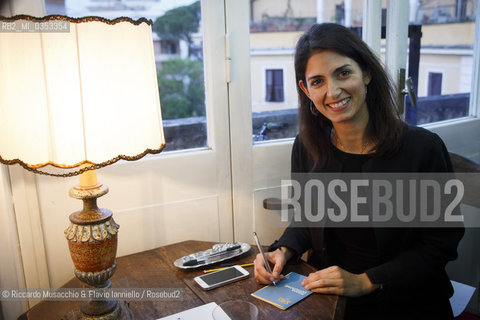 Roma, Casa Bellonci 14 06 2017.Cinquina LXXI Premio Strega .Paolo Cognetti, Wanda Marasco, Alberto Rollo, Teresa Ciabatti e Matteo Nucci..Nella foto: la Sindaca Virginia Raggi al voto. ©Riccardo Musacchio & Flavio Ianniello/Rosebud2