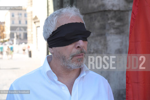 Roma 23 giugno 2013..Flash mob con performance di Marco Flores Fioramanti a sostegno delle proteste di Piazza Taksim..Nella foto:  Francesca Fini.. ©Rino Bianchi/Rosebud2