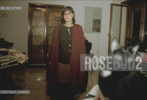 Roma 6 giugno 2002..Carola Susani, scrittrice, ritratta nella sua abitazione romana nel quartiere Nomentano.. ©Rino Bianchi/Rosebud2