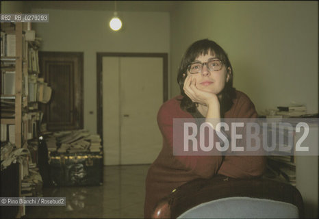 Roma 6 giugno 2002..Carola Susani, scrittrice, ritratta nella sua abitazione romana nel quartiere Nomentano.. ©Rino Bianchi/Rosebud2