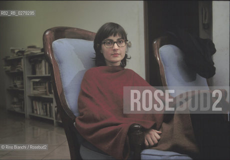Roma 6 giugno 2002..Carola Susani, scrittrice, ritratta nella sua abitazione romana nel quartiere Nomentano.. ©Rino Bianchi/Rosebud2