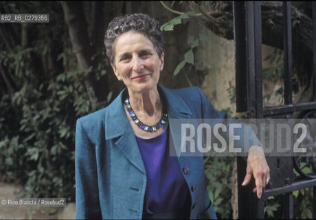 Roma 3 giugno 2002..Natalie Zemon Davis, storica e saggista,.nata a Detroit nel 1928 ha insegnato nelle più prestigiose università degli Stati Uniti e d’Europa: Yale, Berkeley, Princeton, Oxford, Parigi. Oggi insegna Storia e antropologia e Studi medievali all’Università di Toronto. Tra le sue opere tradotte in italiano: Le culture del popolo. Sapere, rituali e resistenze nella Francia del Cinquecento (Torino 1980); Il ritorno di Martin Guerre (Torino 1984); Donne ai margini. Tre vite del xvii secolo (Roma-Bari 1996). Inoltre ha curato il terzo volume della Storia delle donne, diretta da Georges Duby e Michelle Perrot (Roma-Bari 1995)...Foto: Rino Bianchi ©Rino Bianchi/Rosebud2