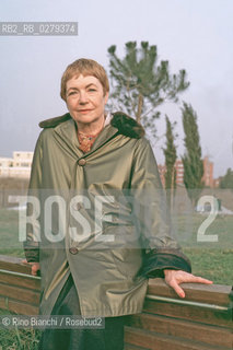 Roma 18 novembre 2003..Marie Claire Bancquart, poetessa, ritratta a Roma..Foto: Rino Bianchi ©Rino Bianchi/Rosebud2