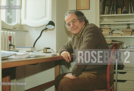 Roma 26 gennaio 2001..Gianfranco Piazzesi, giornalista e saggista, ritratto nella sua abitazione romana..Foto : RINO BIANCHI ©Rino Bianchi/Rosebud2
