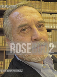Roma 3 aprile 2013..Francesco Saverio Torrese, penalista napoletano, critico letterario, da anni organizza e partecipa alle rassegne letterarie Libri sotto le Stelle e Domina Positano. Già autore di Il burraco per tutti (Mursia Editore) testo didattico ma non solo sul gioco più diffuso degli ultimi dieci anni, E-Mail (Graus Editore) una sorta di epistolario moderno, Vademecum della perfetta inimicizia. Sono lunico amico che ho (Spring Editore) pamphlet umoristico sui rapporti e le tipologie amicali. Autore di testi teatrali e in passato curatore di rassegne cinematografiche, tra le quali una retrospettiva su Ernesto Mahieux, David di Donatello per l’Imbalsamatore.  .Nella foto: Francesco Saverio Torrese, ritratto nella Sala Crociera del Palazzo del Collegio Romano... ©Rino Bianchi/Rosebud2