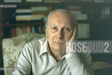 Roma 18 novembre 2005..Torino, Angelo Del Boca, giornalista, storico e saggista, ritratto nella sua abitazione..Foto: Rino Bianchi ©Rino Bianchi/Rosebud2