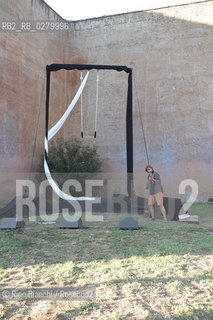 Roma 3 agosto 2013..Pedonalizzazione dei Fori..Nella foto: il violinista Michele Moi prova prima dellesibizione.. ©Rino Bianchi/Rosebud2