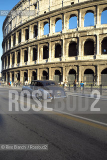 Roma 3 agosto 2013..Pedonalizzazione dei Fori..Unauto NCC percorre il tratto dei Fori chiuso al traffico.. ©Rino Bianchi/Rosebud2
