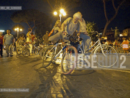Roma 3 agosto 2013..Pedonalizzazione dei Fori..I Fori invasi dai ciclisti.. ©Rino Bianchi/Rosebud2