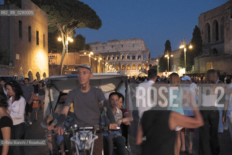 Roma 3 agosto 2013..Pedonalizzazione dei Fori..I Fori invasi dai cittadini.. ©Rino Bianchi/Rosebud2