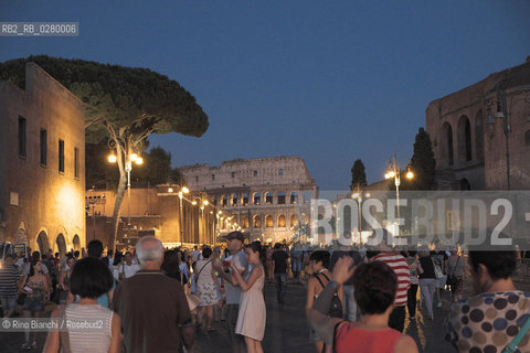Roma 3 agosto 2013..Pedonalizzazione dei Fori..I Fori invasi dai cittadini.. ©Rino Bianchi/Rosebud2