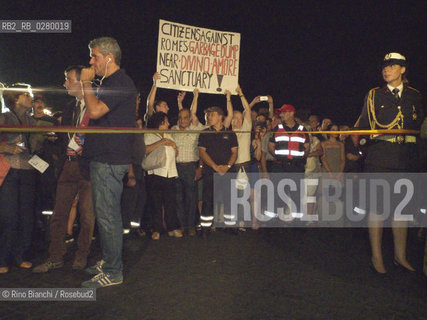 Roma 3 agosto 2013..Pedonalizzazione dei Fori..La protesta dei cittadini contro la costruzione di una discarica, poco prima del taglio del nastro per i Fori pedonalizzati.. ©Rino Bianchi/Rosebud2
