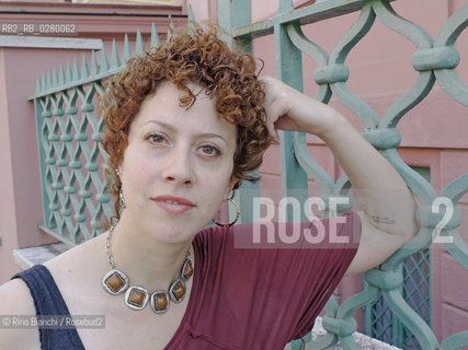 Lorenza Ghinelli, scrittrice e sceneggiatrice, ritratta a Roma nei pressi di Villa Fiorelli.. ©Rino Bianchi/Rosebud2