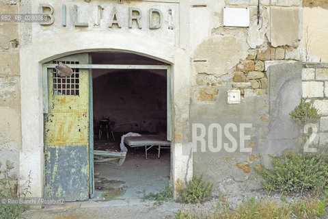 Apice Vechia(BN), 14 giugno 2013..Quello che resta della  sala biliardi in via Florestano Perriello ad Apice, città abbandonata dopo il sisma del 1962.. ©Rino Bianchi/Rosebud2