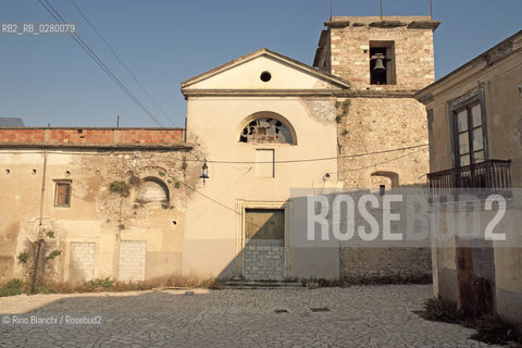 Apice Vechia(BN), 14 giugno 2013..Uno scorcio della piazza con la chiesa ad Apice, città abbandonata dopo il sisma del 1962.. ©Rino Bianchi/Rosebud2