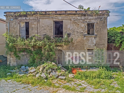 Apice Vecchia, (BN) 10 maggio 2013..Scorcio della cittadina, abbandonata dopo il sisma del 1962.. ©Rino Bianchi/Rosebud2