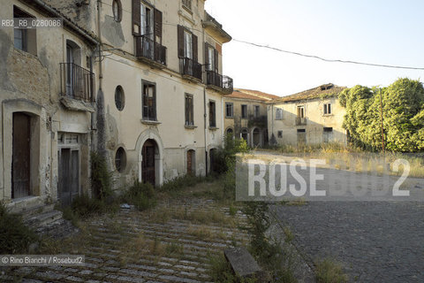Apice Vechia(BN), 14 giugno 2013..Un scorcio della città, abbandonata dopo il sisma del 1962.. ©Rino Bianchi/Rosebud2