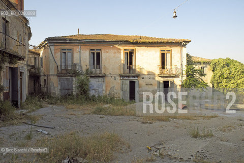 Apice Vechia(BN), 14 giugno 2013..Un scorcio della città, abbandonata dopo il sisma del 1962.. ©Rino Bianchi/Rosebud2