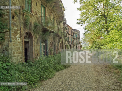 Apice Vecchia, (BN) 10 maggio 2013..Scorcio della cittadina, via Falcetti, abbandonata dopo il sisma del 1962.. ©Rino Bianchi/Rosebud2