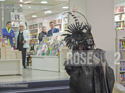 Roma 4 aprile 2012..Isabella Santacroce, scrittrice, durante la performance alla libreria Mel Book Store in occasione della presentazione del libro Amorino edito da Bompiani.. ©Rino Bianchi/Rosebud2