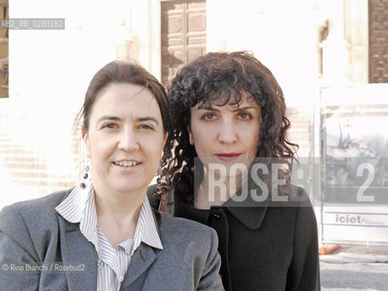 LAquila 27 marzo 2012..Rosaria Caruso con Nadia Terranova, ritratte a LAquila mentre attendono larrivo di David Grossman.. ©Rino Bianchi/Rosebud2