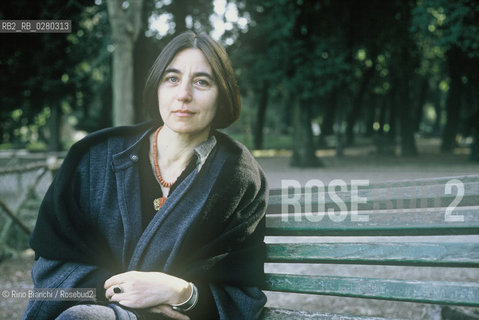 Roma 6 aprile 2010..Anna Cascella Luciani, poetessa, ritratta a Roma nel parco di Villa Borghese.. ©Rino Bianchi/Rosebud2