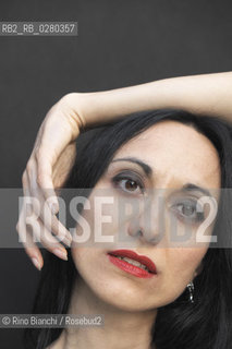 Roma 13 agosto 2013..Erika Polignino, milanese di nascita e veneta dadozione, scrittrice, autrice di romanzi gotici, ritratta a Roma sotto il Ponte Rotto.. ©Rino Bianchi/Rosebud2