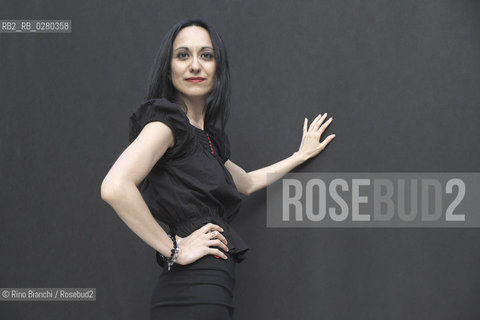 Roma 13 agosto 2013..Erika Polignino, milanese di nascita e veneta dadozione, scrittrice, autrice di romanzi gotici, ritratta a Roma sotto il Ponte Rotto.. ©Rino Bianchi/Rosebud2