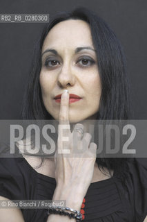 Roma 13 agosto 2013..Erika Polignino, milanese di nascita e veneta dadozione, scrittrice, autrice di romanzi gotici, ritratta a Roma sotto il Ponte Rotto.. ©Rino Bianchi/Rosebud2