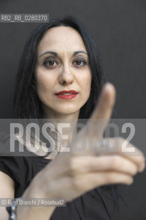 Roma 13 agosto 2013..Erika Polignino, milanese di nascita e veneta dadozione, scrittrice, autrice di romanzi gotici, ritratta a Roma sotto il Ponte Rotto.. ©Rino Bianchi/Rosebud2