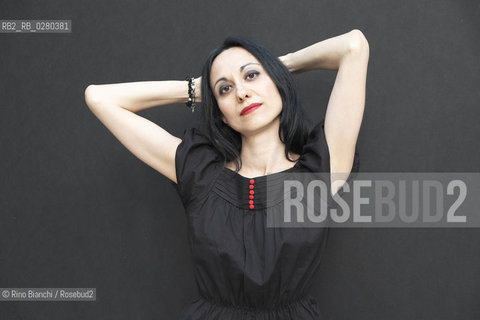 Roma 13 agosto 2013..Erika Polignino, milanese di nascita e veneta dadozione, scrittrice, autrice di romanzi gotici, ritratta a Roma sotto il Ponte Rotto.. ©Rino Bianchi/Rosebud2