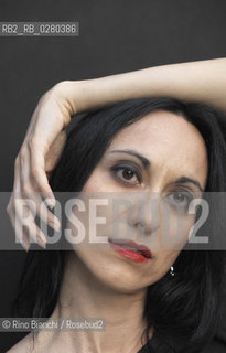 Roma 13 agosto 2013..Erika Polignino, milanese di nascita e veneta dadozione, scrittrice, autrice di romanzi gotici, ritratta a Roma sotto il Ponte Rotto.. ©Rino Bianchi/Rosebud2