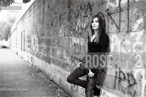 Rome August 6, 2010..Barbara Baraldi, Italian writer photographed in Rome, Ostiense Quartier/ Barbara Baraldi, scrittrice, ritratta nel quartiere Ostiense a Roma..Photo: RINO BIANCHI ©Rino Bianchi/Rosebud2