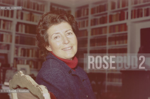 Rome December 1, 2005..Benedetta Craveri, Italian historian, essayist and writer, photographed at his home in Rome/Benedetta Craveri, storica, saggista e scrittrice, ritratta nella sua abitazione a Roma..Photo: Rino Bianchi ©Rino Bianchi/Rosebud2